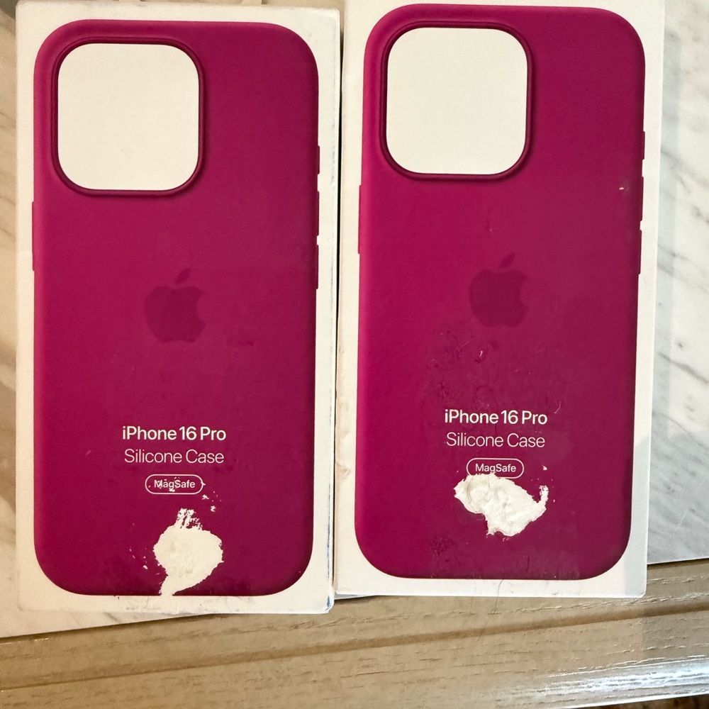 Apple iPhone 16 Pro magsafe Silicone Case - Fuchsia -Brand New